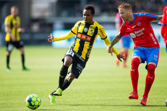 Häckens Nasiru Mohammed och Helsingborgs Alexander Farnerud