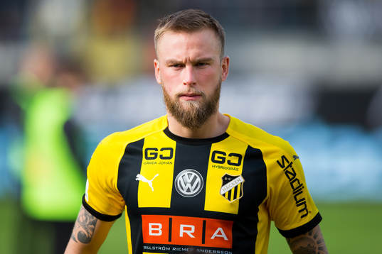 Häckens Alexander Faltsetas på line up innan fotbollsmatchen i allsvenskan mellan Häcken och Helsingborg den 6 april 2019 i Göteborg.