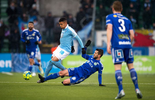 Malmö FFs Romain Gall och Sundsvalls Juan Jose Ciercoles