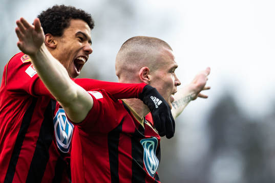 Östersunds Jerell Anthony Sellars och Thomas Poppler