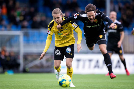 Frejs Amadeus Sögaard och Syrianskas Sebastian Rajalakso