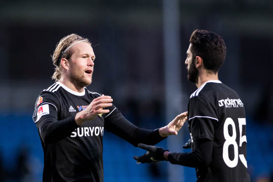 Syrianskas Anders Bååth jublar med Isa Demir