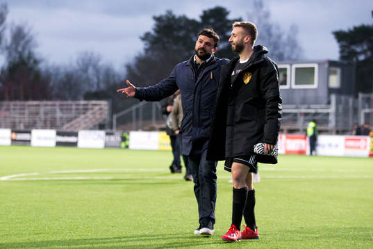 Syrianskas tränare Korosh Hatami med Andrew Michael Stadler