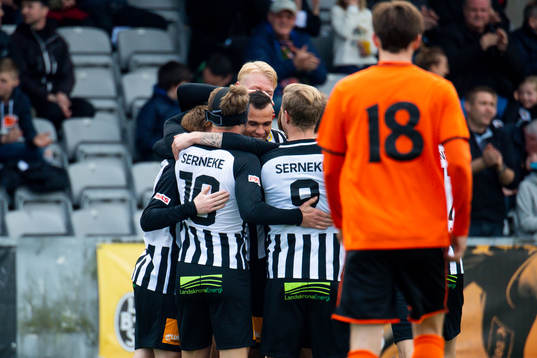 Landskronas spelare jublar efter Sumar Almadjed gjort 1-0