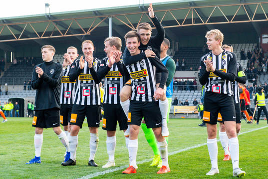 Landskronas Filip Olsson jublar med Hampus Ferhm