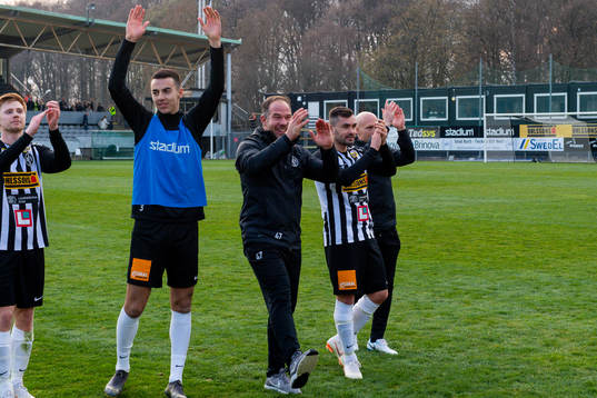 Fystränare Jonny Karlsson tackar publiken