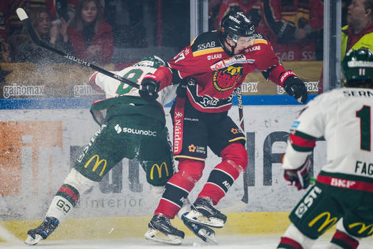 Frölundas Viktor Ekbom och Luleås Isac Lundeström