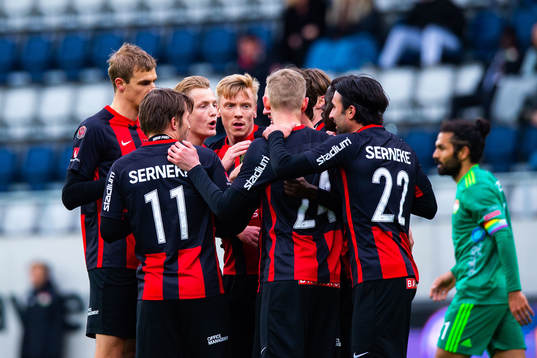 Brommapojkarnas spelare jublar