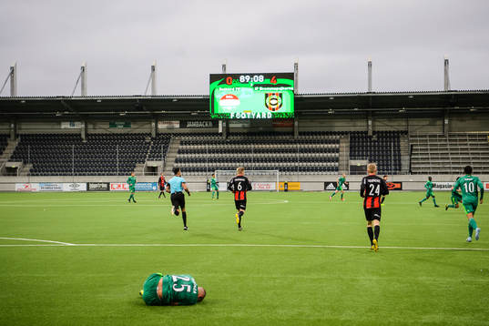 Dalkurds Malkolm Moënza har ont