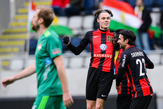 Brommapojkarnas Albin Linnér och Alexander Nilsson jublar