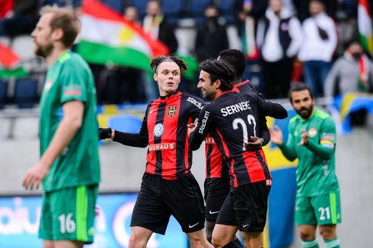 Brommapojkarnas Albin Linnér och Alexander Nilsson jublar