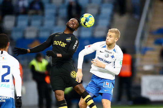s Chinedu Ogbuke Obasi och IFK Norrköpings Filip Dagerstål
