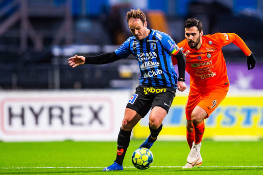 Sirius Niklas Busch Thor och AFC Eskilstunas Denni Avdic