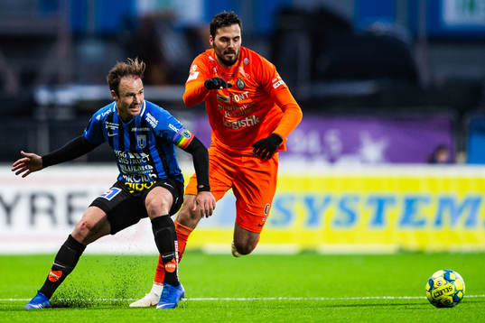Sirius Niklas Busch Thor och AFC Eskilstunas Denni Avdic