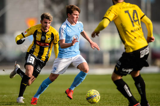 Malmö FFs Jesper Dickman och Häckens Leart Ramani