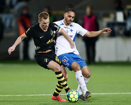 s Sebastian Larsson och IFK Norrköpings Alexander Jakobsen