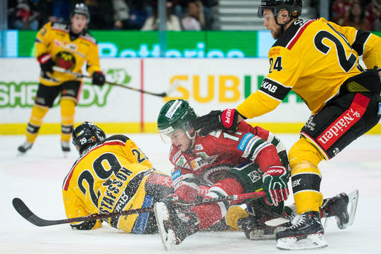 Frölundas Samuel Fagemo faller