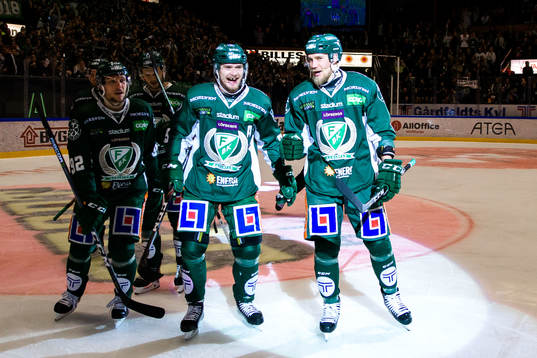 Färjestads Linus Johansson och Ilari Melart jublar
