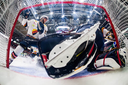 Djurgårdens Robin Norell och målvakt Adam Reideborn