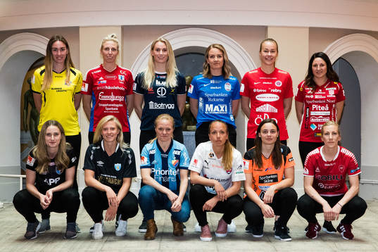  Moa Öhman, Kungsbacka, Sandra Adolfsson, Vittsjö, Stina Blackstenius, Petra Johansson, Eskilstuna, Frda Abrahamsson, Örebro och Josefin Johansson, Piteå. Nedre raden från vänster: Elin Karlsson, Växjö, Rebecca Blomqvist, Kopparbergs/Göteborg, Mia Jalkerud, Djurgården, Malin Levenstad, Rosengård, Alice Nilsson, Kristianstad och Mia Persson, LB07.