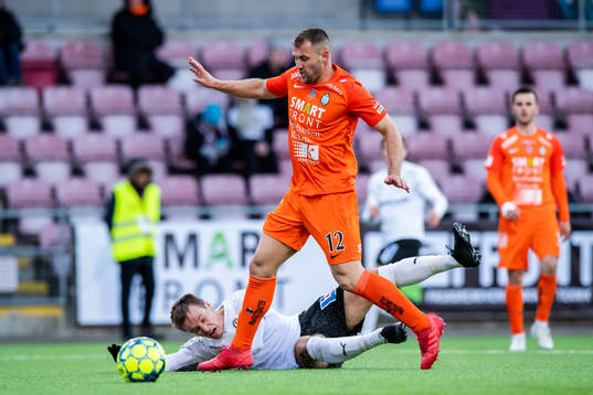 AFC Eskilstunas Mehmed Dresevic och Örebros Viktor Prodell