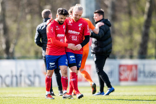 Höganäs Radwan Shaker och Simon Linder jublar efter slutsignalen
