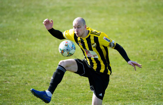 IFK Hässleholms lagkapten Simon Henningsson i matchen i division 2 mellan IFK Hässleholm och Räppe i Hässleholm 13 april 2019.  