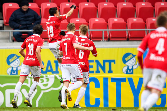 Kalmars Romário Pereira Sipião jublar efter sitt 1-1 mål på straff