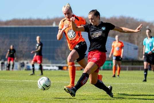 Göteborgs Vilde Böe Risa mot Kungsbackas Pernilla Milton