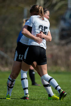 Hittarps Isabell Angel och Maria Westerblad jublar
