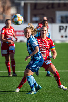Djurgårdens Mia Jalkerud och Piteås Ellen Löfqvist