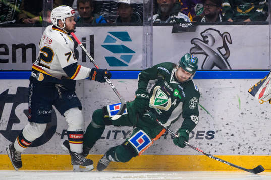Djurgårdens Emil Bemström och Färjestads Linus Johansson