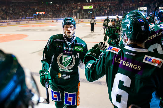 Färjestads Johan Ryno jublar