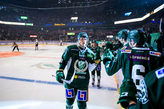 Färjestads Johan Ryno jublar