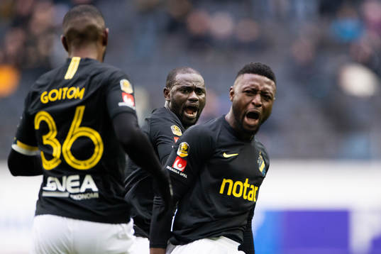 s Chinedu Ogbuke Obasi jublar efter sitt 1-1 mål med Enoch Kofi Adu under fotbollsmatchen i Allsvenskan mellan AIK och Sirius den 14 april 2019 i Stockholm. 