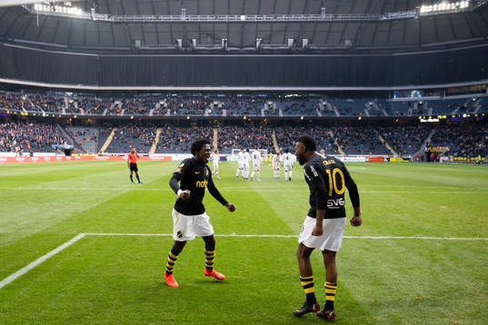 s Jack Lahne jublar med Chinedu Ogbuke Obasi efter sitt 2-1 mål under fotbollsmatchen i Allsvenskan mellan AIK och Sirius den 14 april 2019 i Stockholm. 