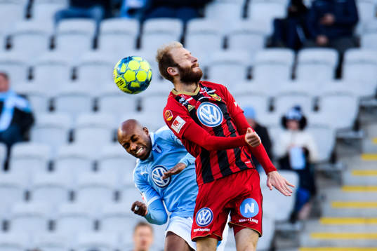 Malmö FFs Fouad Bachirou och Östersunds Curtis Edwards