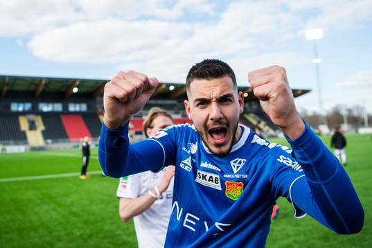 GAIS målvakt Marko Johansson jublar