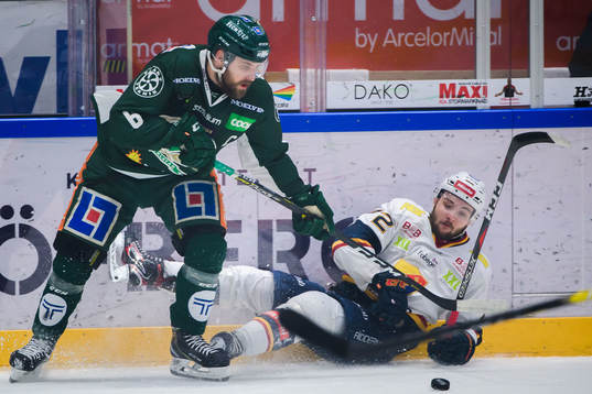 Färjestads Mikael Wikstrand och Djurgårdens Emil Bemström