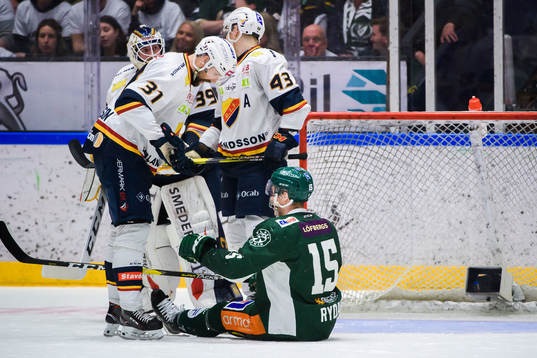 Djurgårdens Dick Axelsson och Färjestads Gustav Rydahl