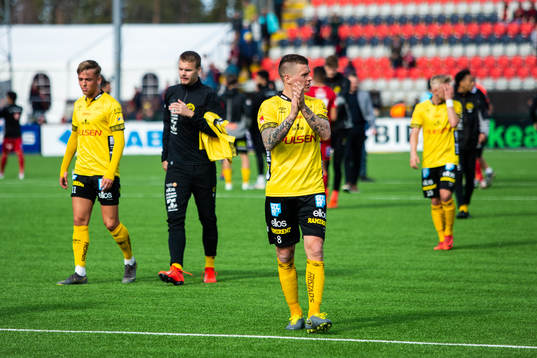 Elfsborgs Samuel Holmén jublar med publiken