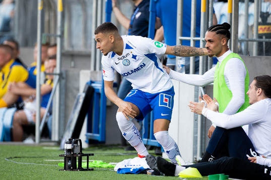 IFK Norrköpings Jordan Larsson jublar med bänken efter sitt 2-1 mål