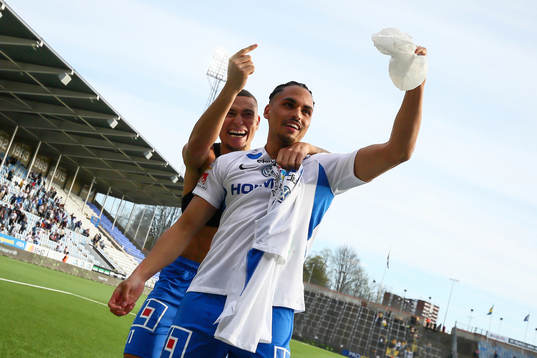 IFK Norrköpings Jordan Larsson och Alexander Jakobsen jublar med ispåse