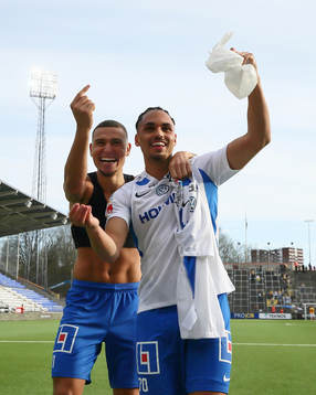 IFK Norrköpings Jordan Larsson och Alexander Jakobsen jublar med ispåse