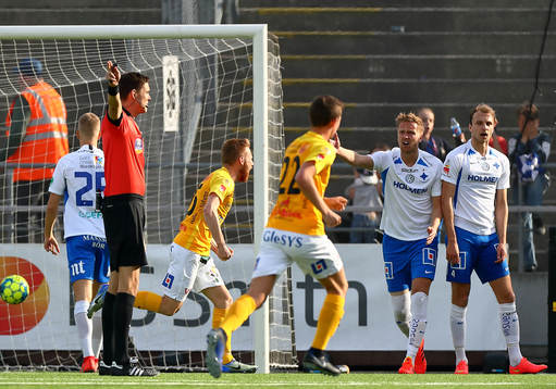 Falkenbergs Tobias Englund jublar