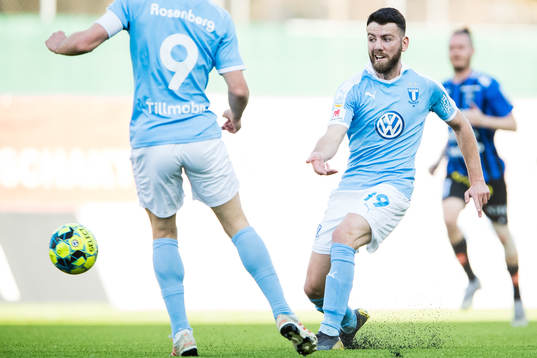 Malmö FFs Erdal Rakip med ett skott