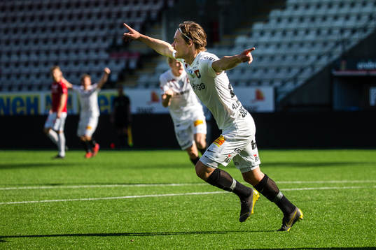 Örgrytes Filip Almström Tähti jublar efter 1-2