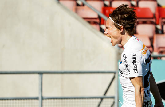 Örgrytes Filip Almström Tähti gör 1-2 och jublar