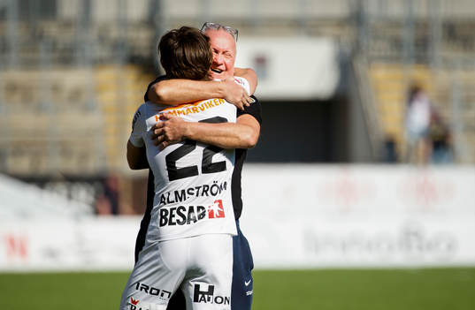Örgrytes Filip Almström Tähti gör 1-2 och jublar