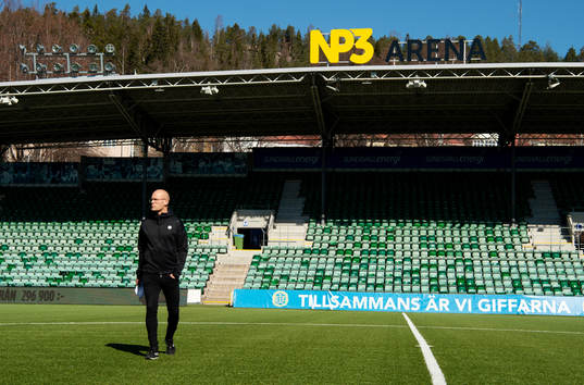 Sundsvalls tränare Joel Cedergren innan fotbollsmatchen i Allsvenskan mellan GIF Sundsvall och Kalmar den 20 april 2019 i Sundsvall.